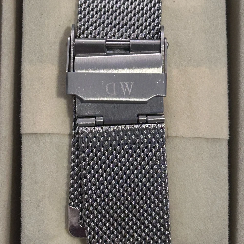 Daniel Wellington Classic Silver Mesh Watch - Picture 2 of 2